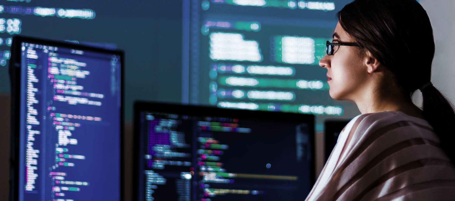 Stop attacks with complete visibility and machine learning–based analytics